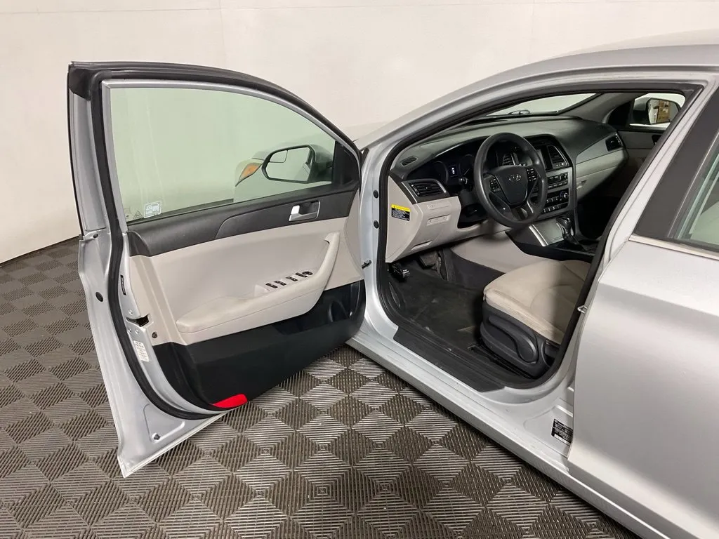 Hyundai Sonata photo 16