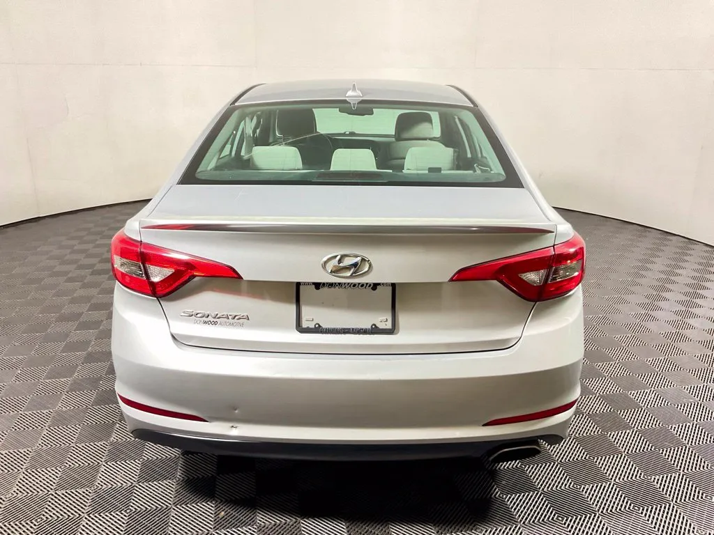 Hyundai Sonata photo 11