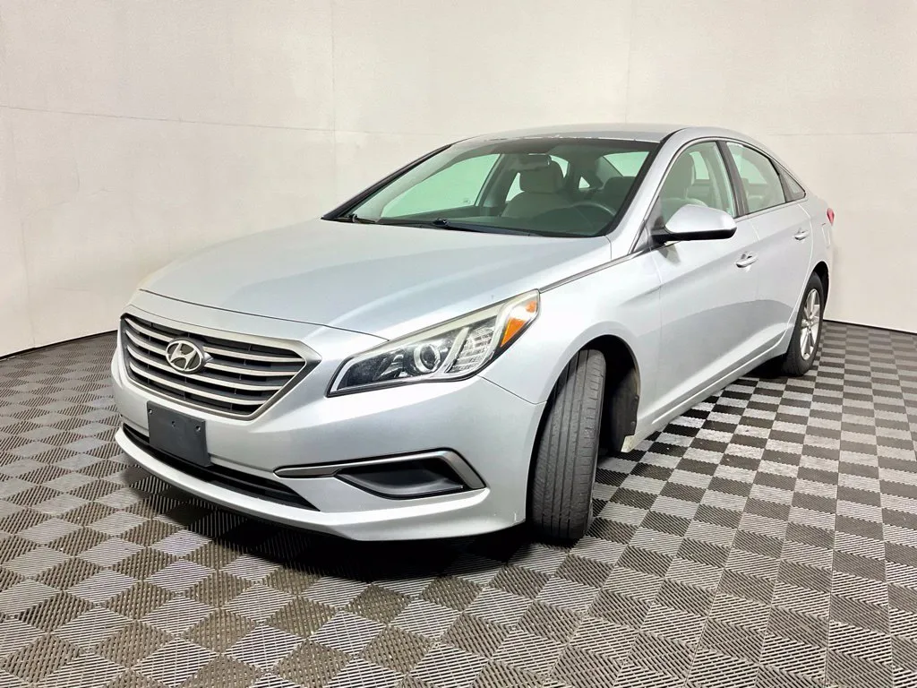 Hyundai Sonata photo 2