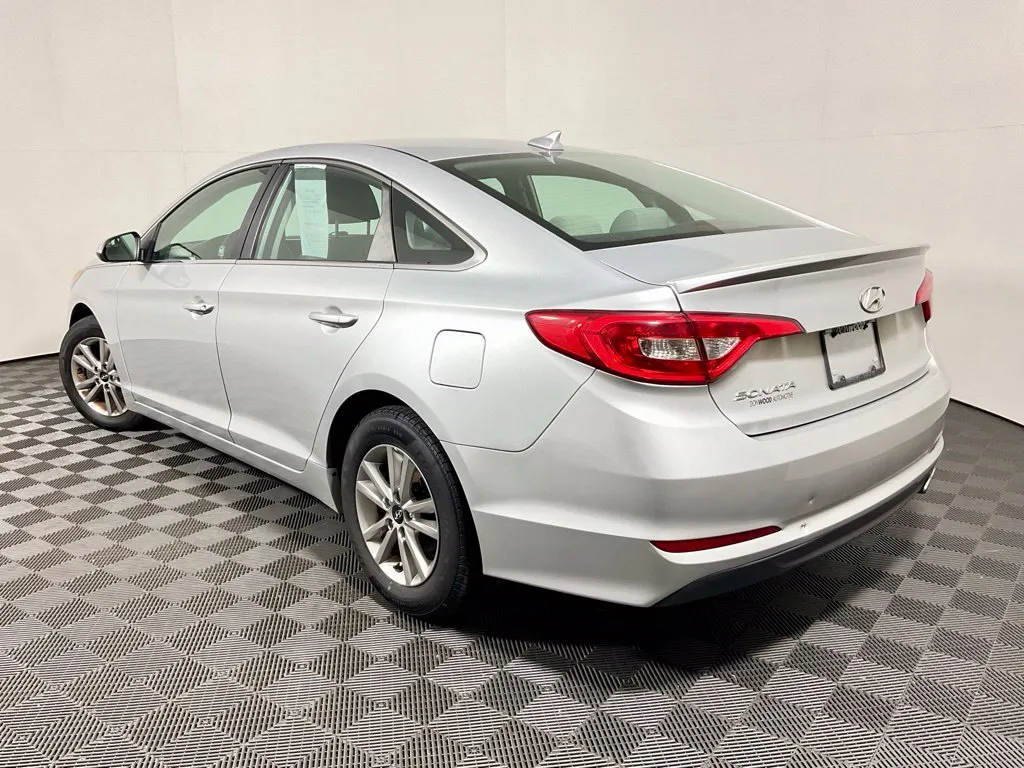 Hyundai Sonata photo 8