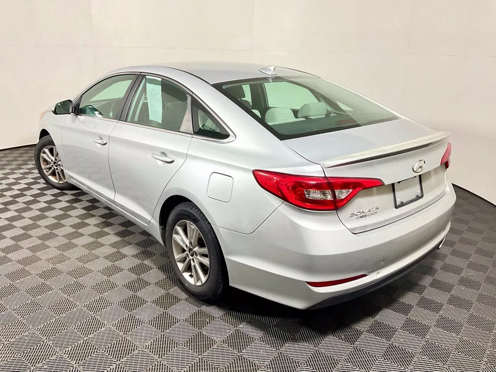 Hyundai Sonata photo 9