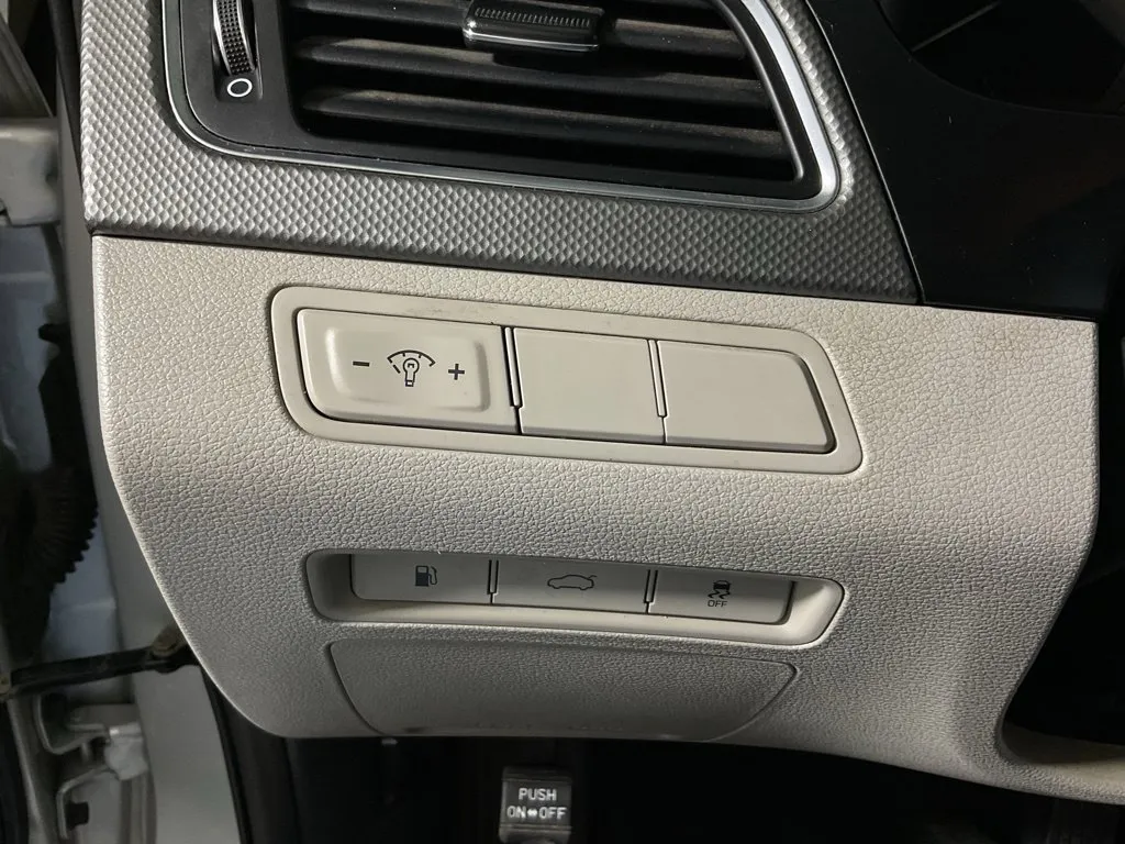 Hyundai Sonata photo 25