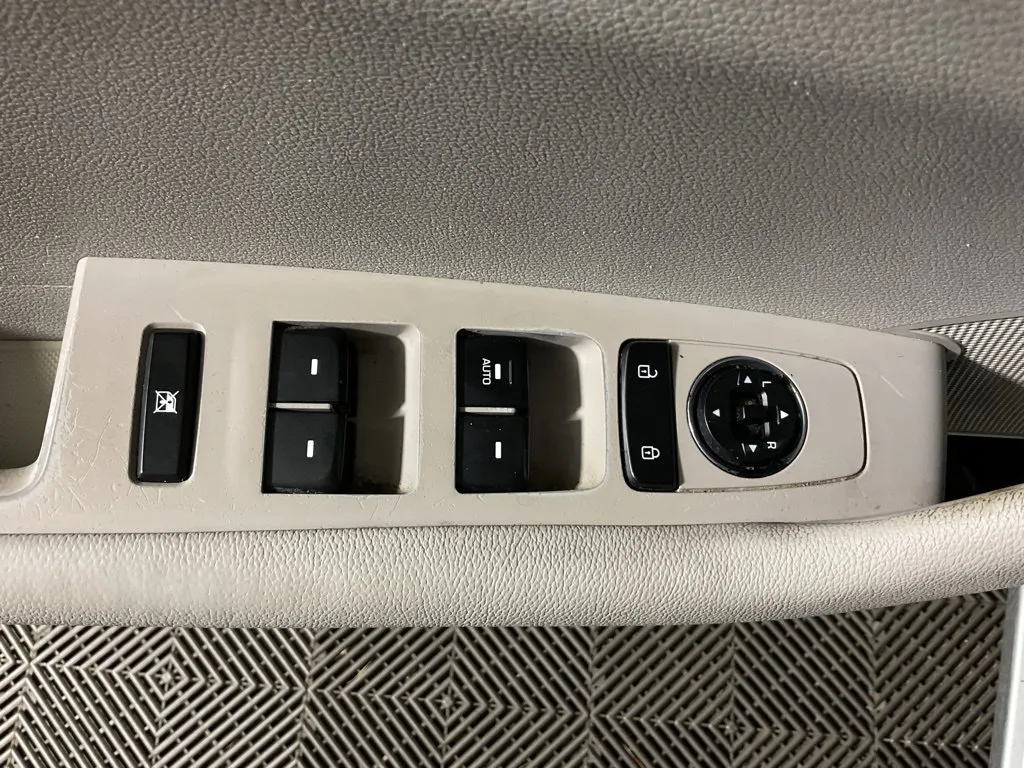Hyundai Sonata photo 17