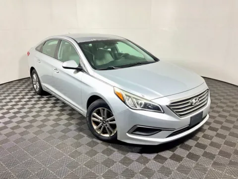 More photos of 2016 Hyundai Sonata SE at Don Wood Toyota, OH