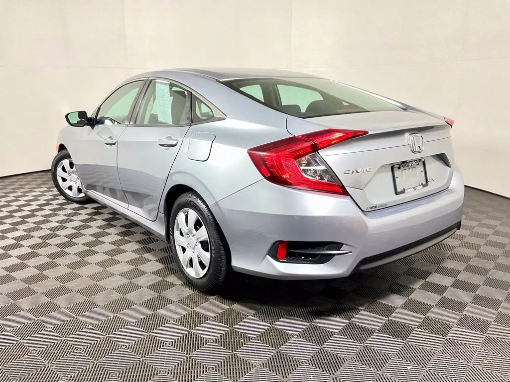 Honda Civic photo 8