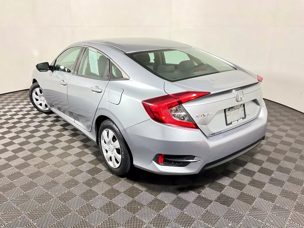 Honda Civic photo 10