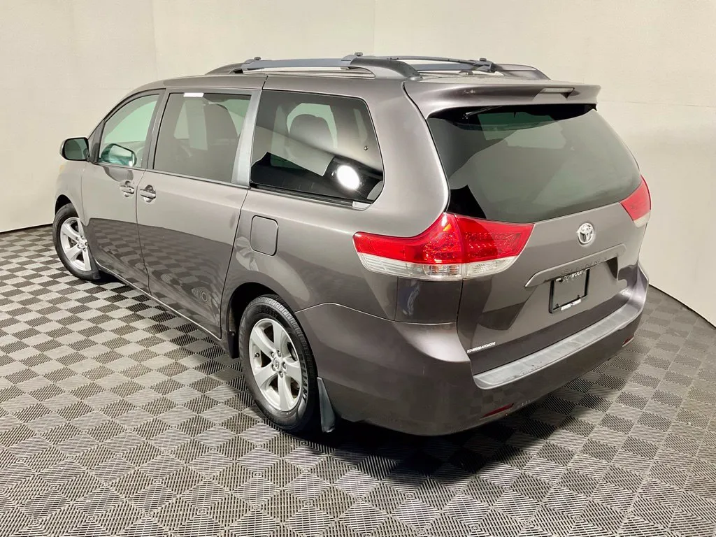 Toyota Sienna photo 11
