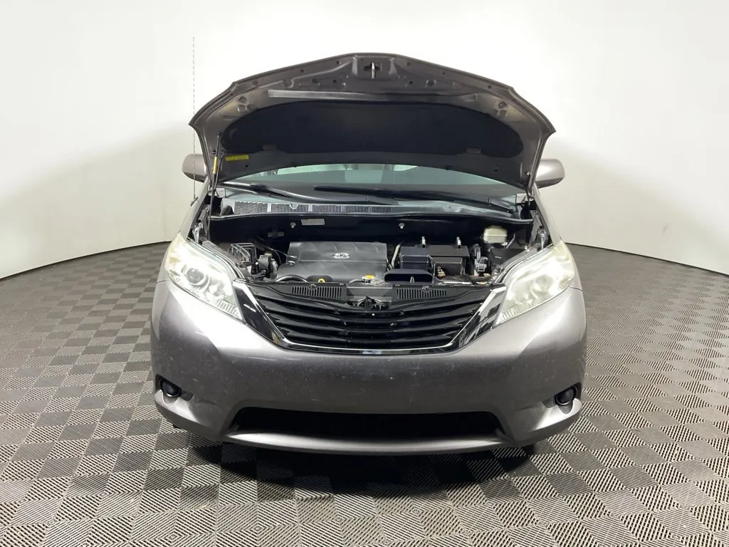 Toyota Sienna photo 7