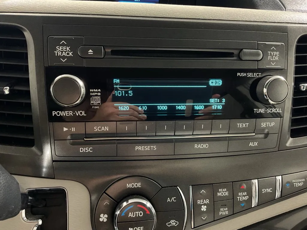 Toyota Sienna photo 22