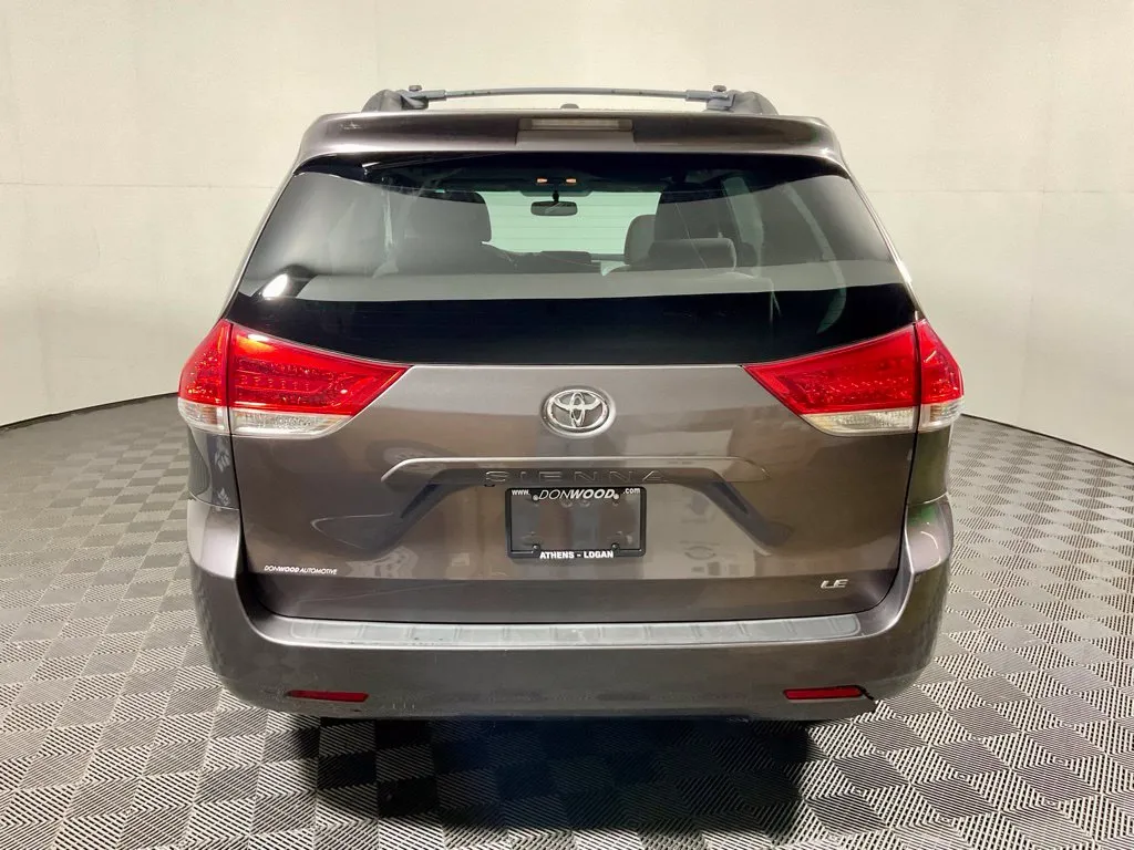 Toyota Sienna photo 12