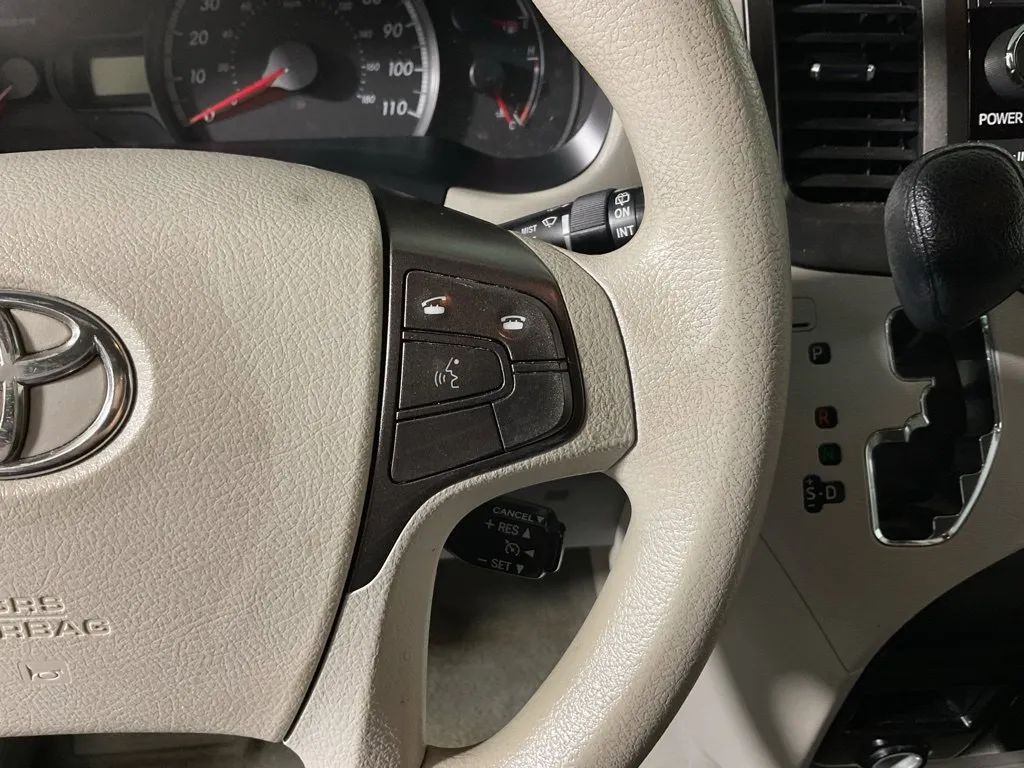 Toyota Sienna photo 25