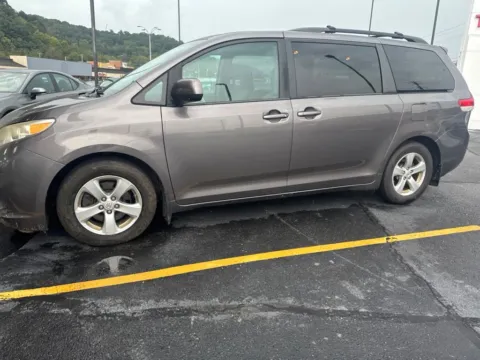 More photos of 2013 Toyota Sienna LE at Don Wood Toyota, OH