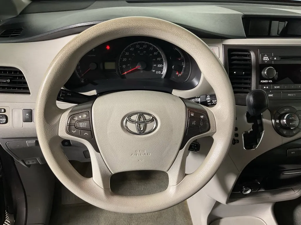 Toyota Sienna photo 23