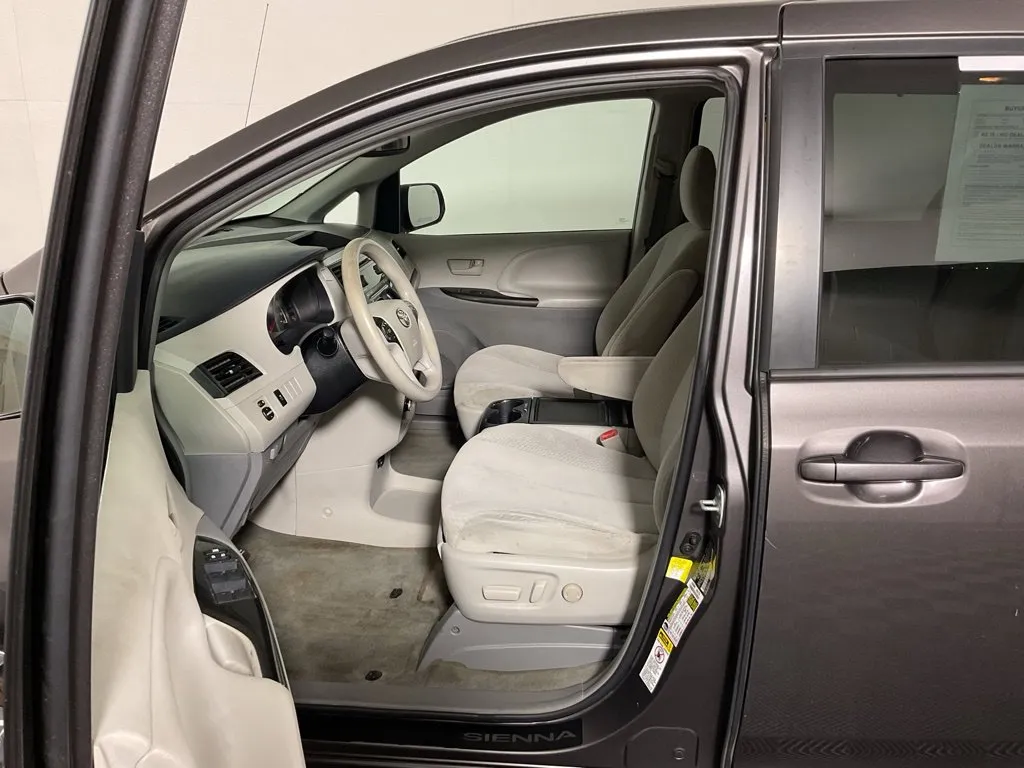 Toyota Sienna photo 19