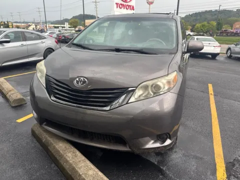 More photos of 2013 Toyota Sienna LE at Don Wood Toyota, OH
