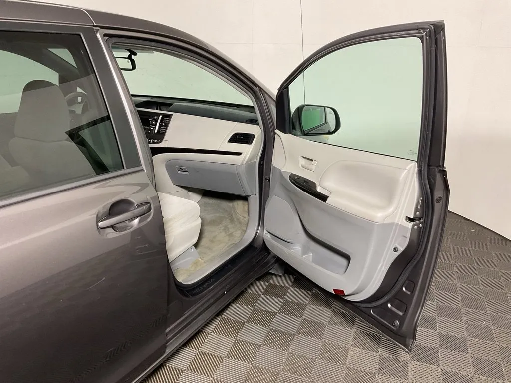 Toyota Sienna photo 31