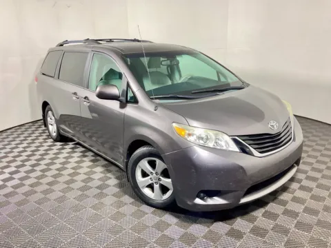 More photos of 2013 Toyota Sienna LE at Don Wood Toyota, OH
