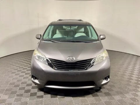 More photos of 2013 Toyota Sienna LE at Don Wood Toyota, OH