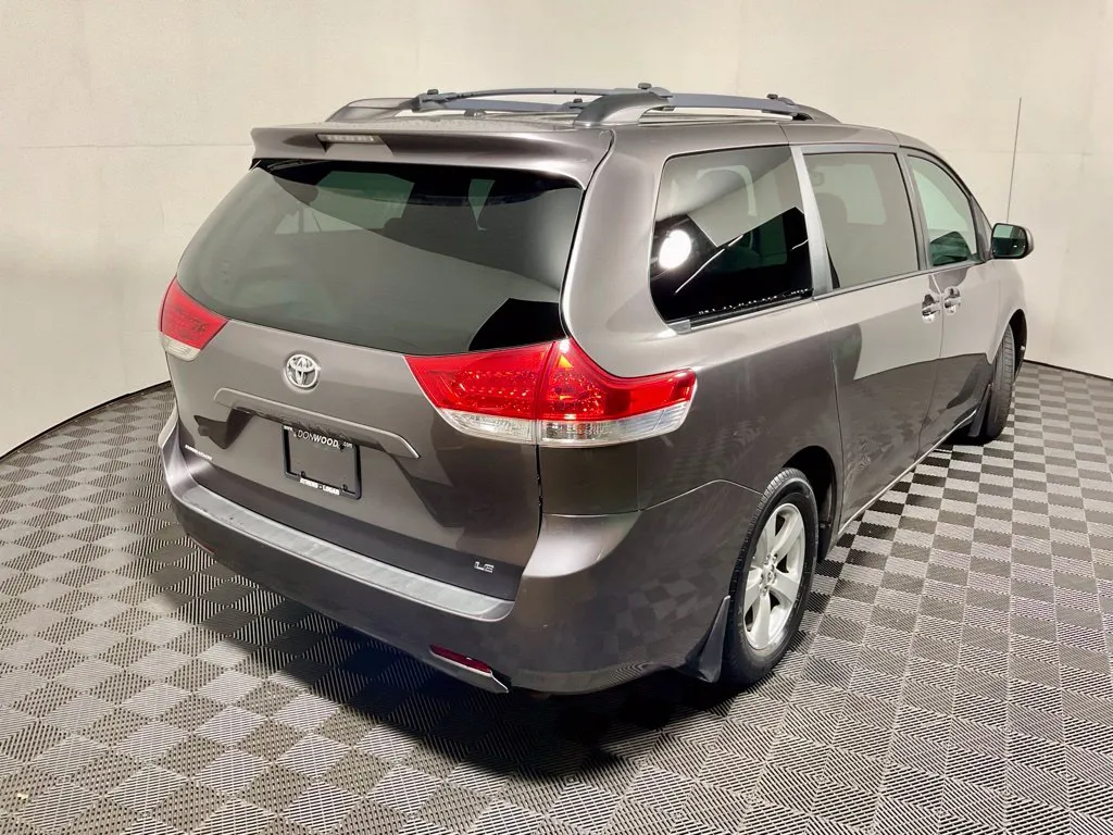 Toyota Sienna photo 16