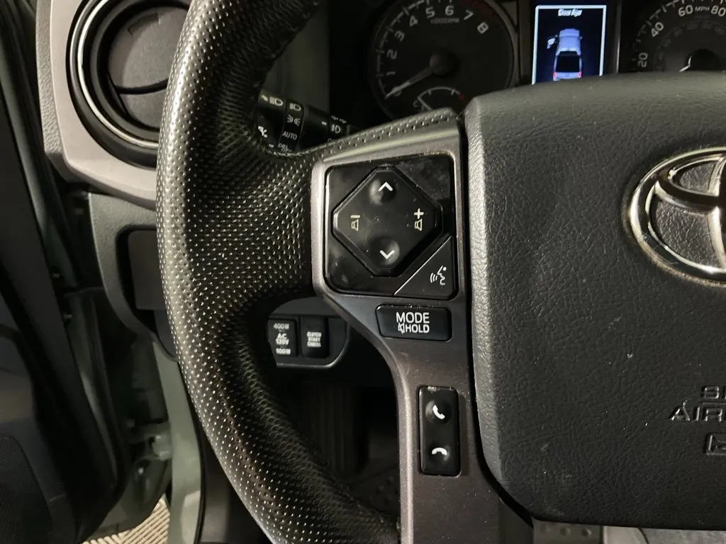 Toyota Tacoma photo 24