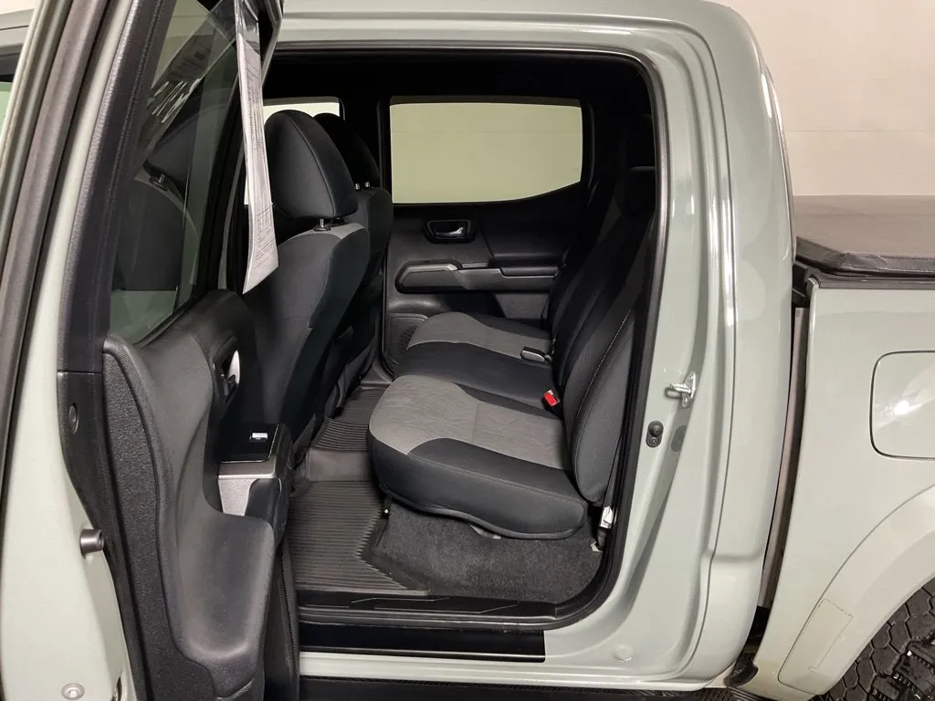 Toyota Tacoma photo 30