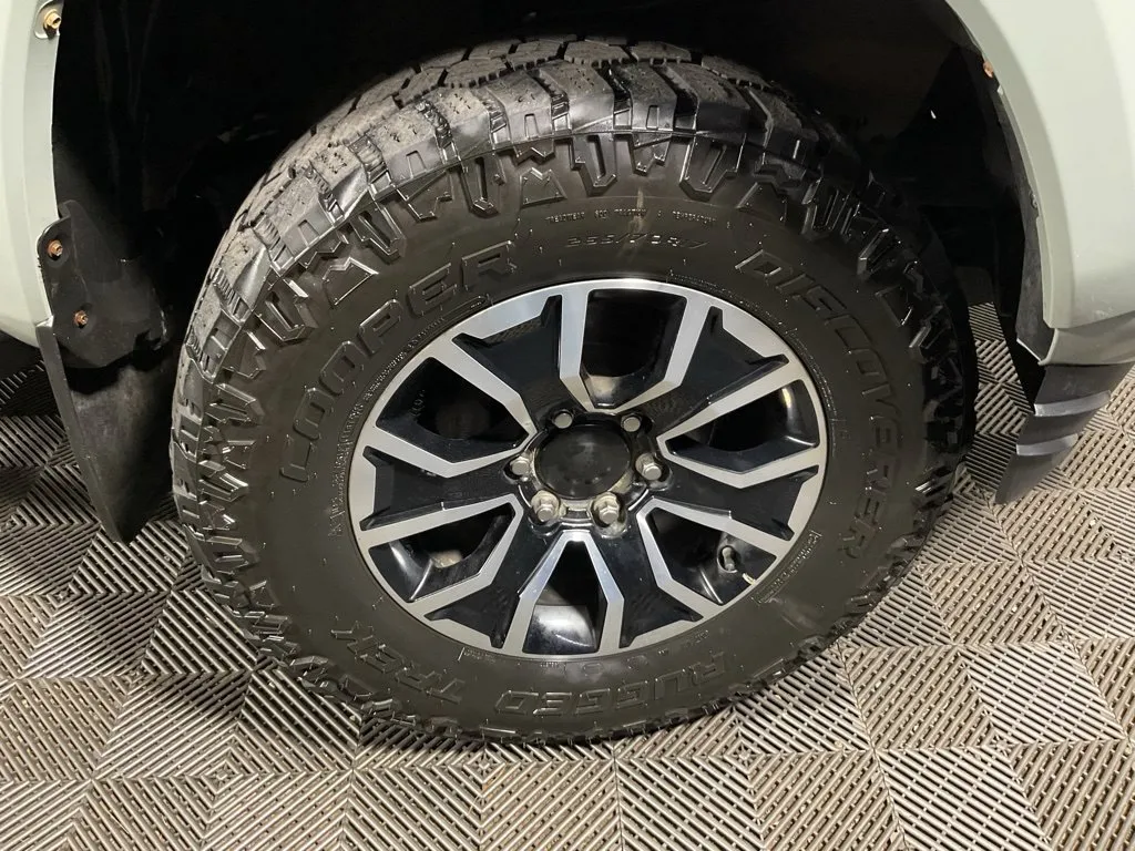 Toyota Tacoma photo 37