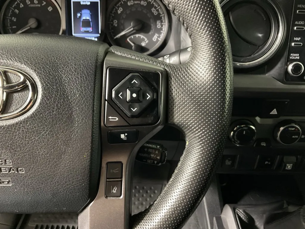Toyota Tacoma photo 25