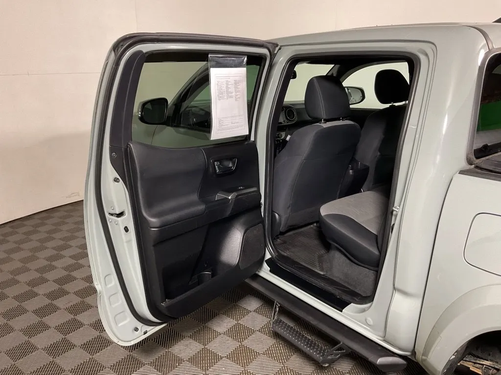 Toyota Tacoma photo 29