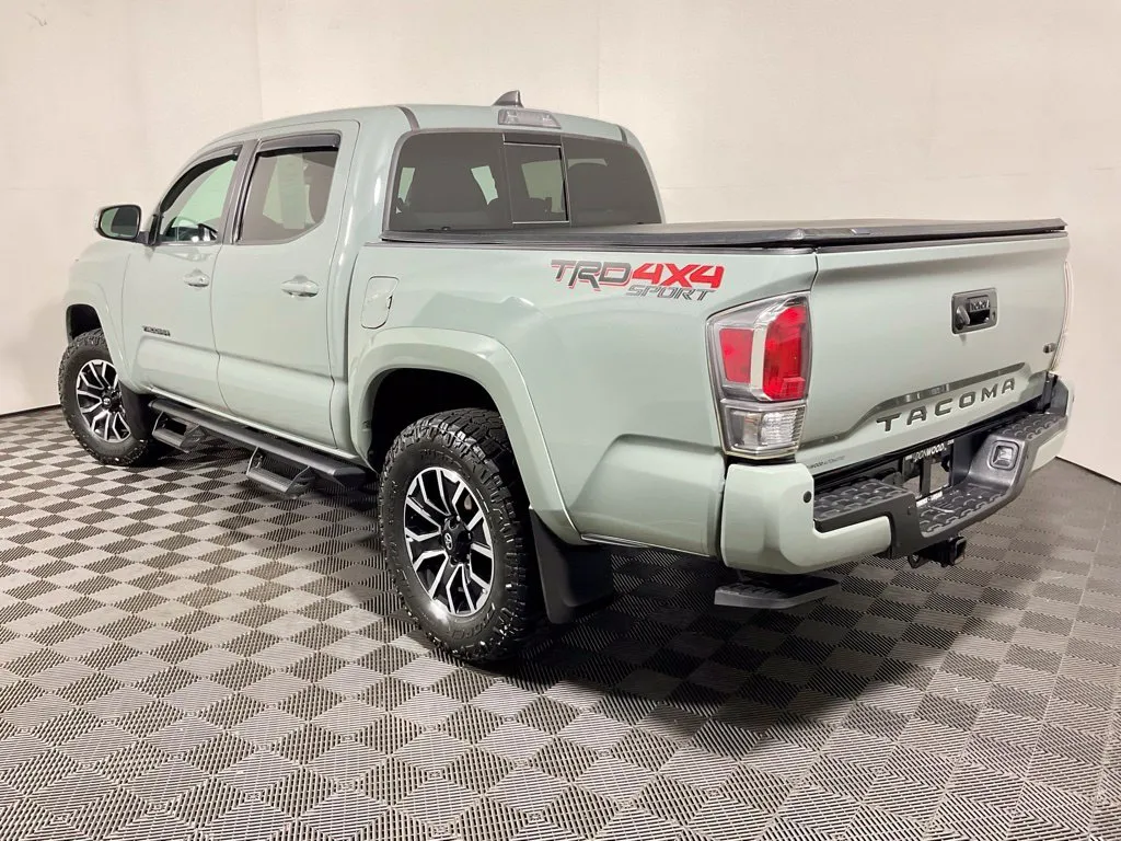 Toyota Tacoma photo 9