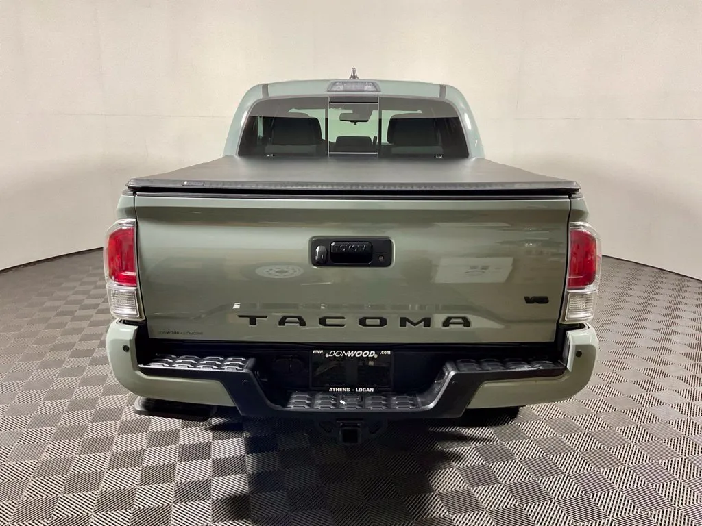 Toyota Tacoma photo 12