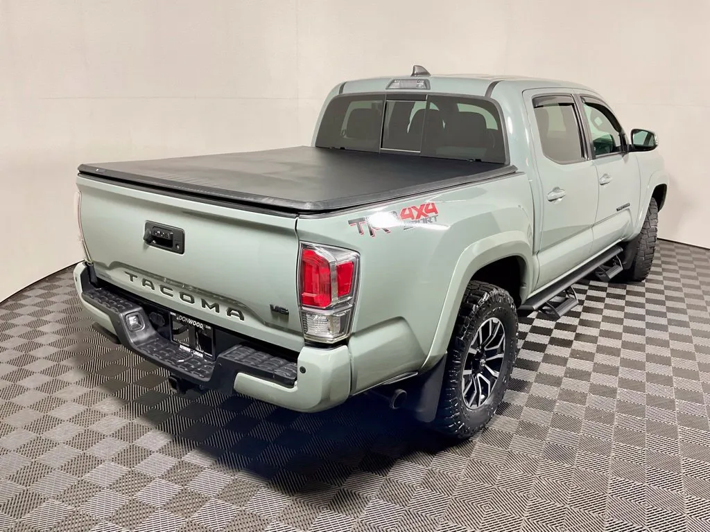 Toyota Tacoma photo 15