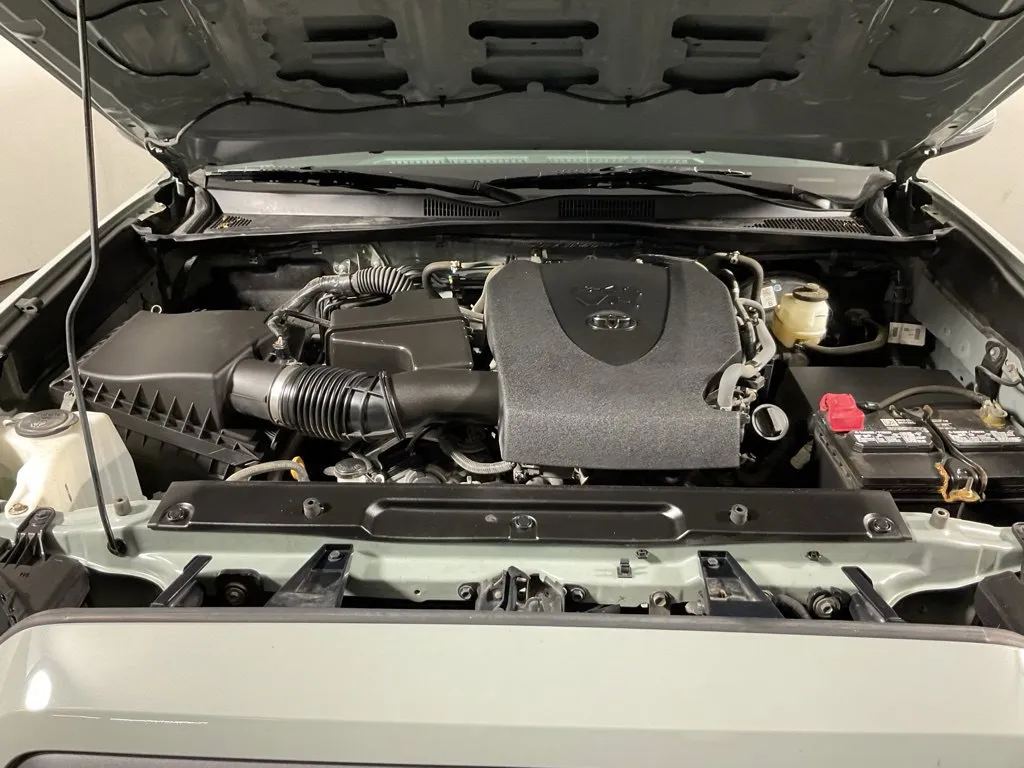 Toyota Tacoma photo 38