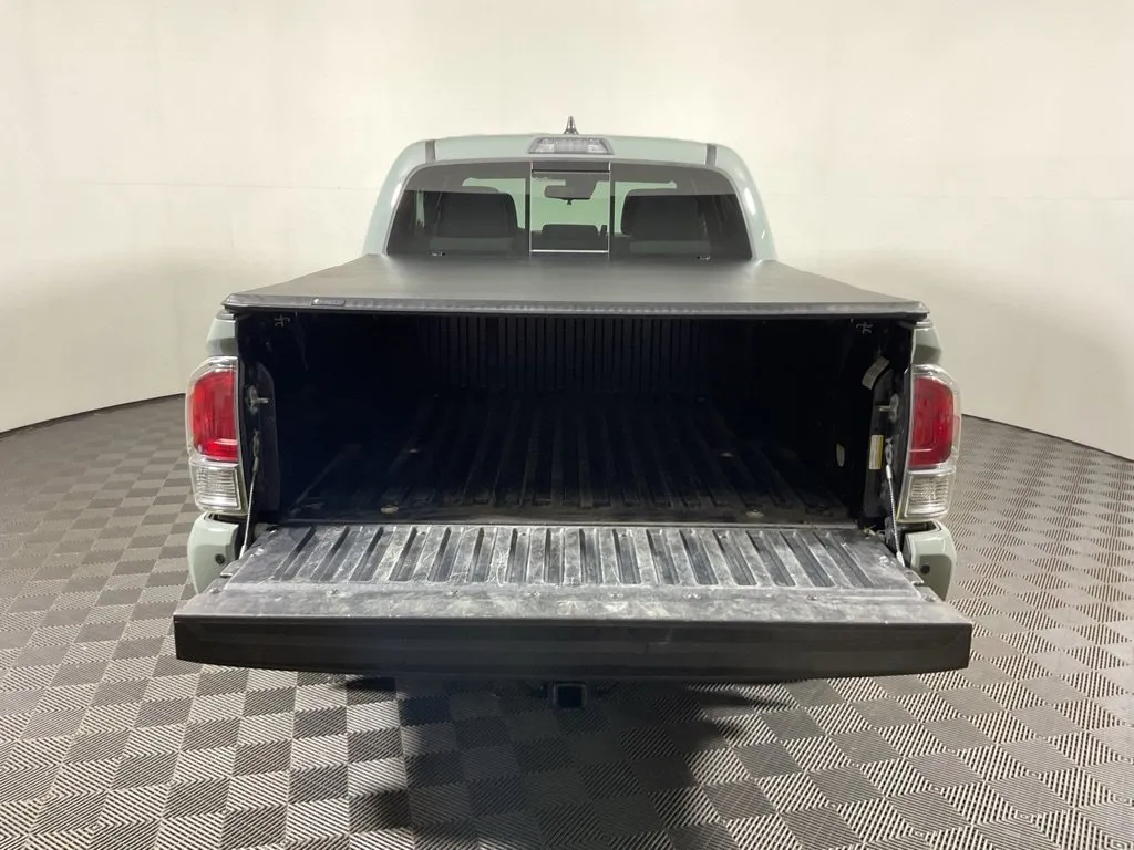 Toyota Tacoma photo 13
