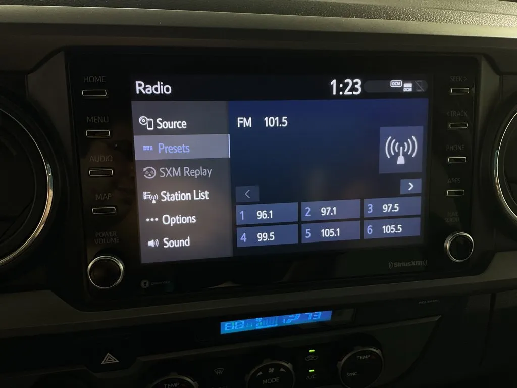 Toyota Tacoma photo 21