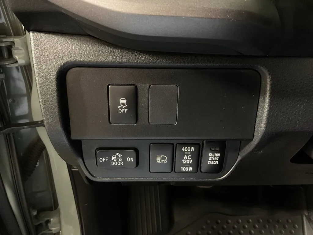 Toyota Tacoma photo 26