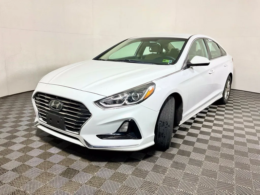 Hyundai Sonata photo 2