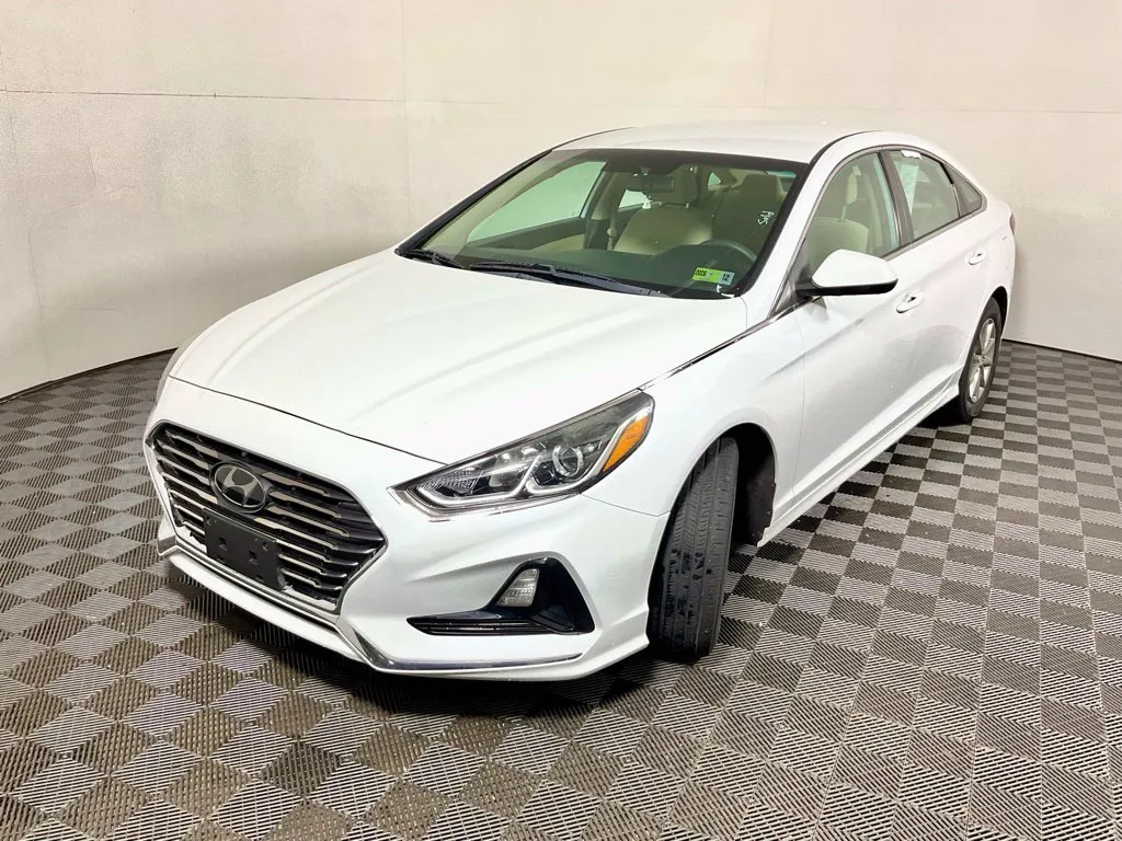 Hyundai Sonata photo 8