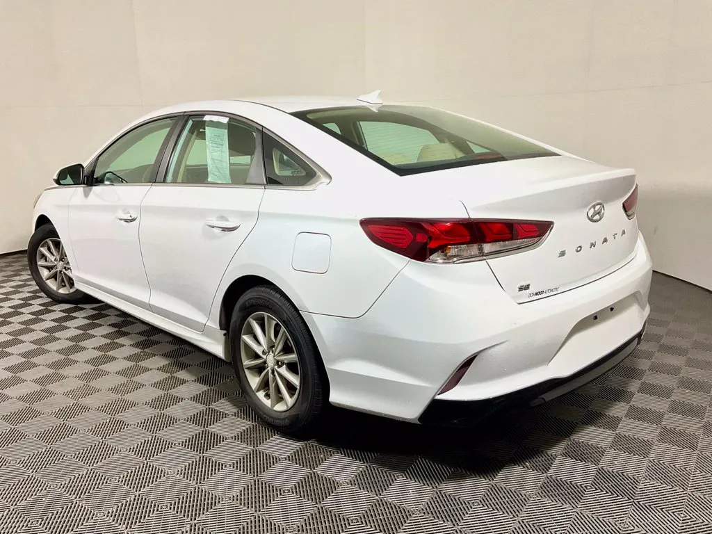 Hyundai Sonata photo 9