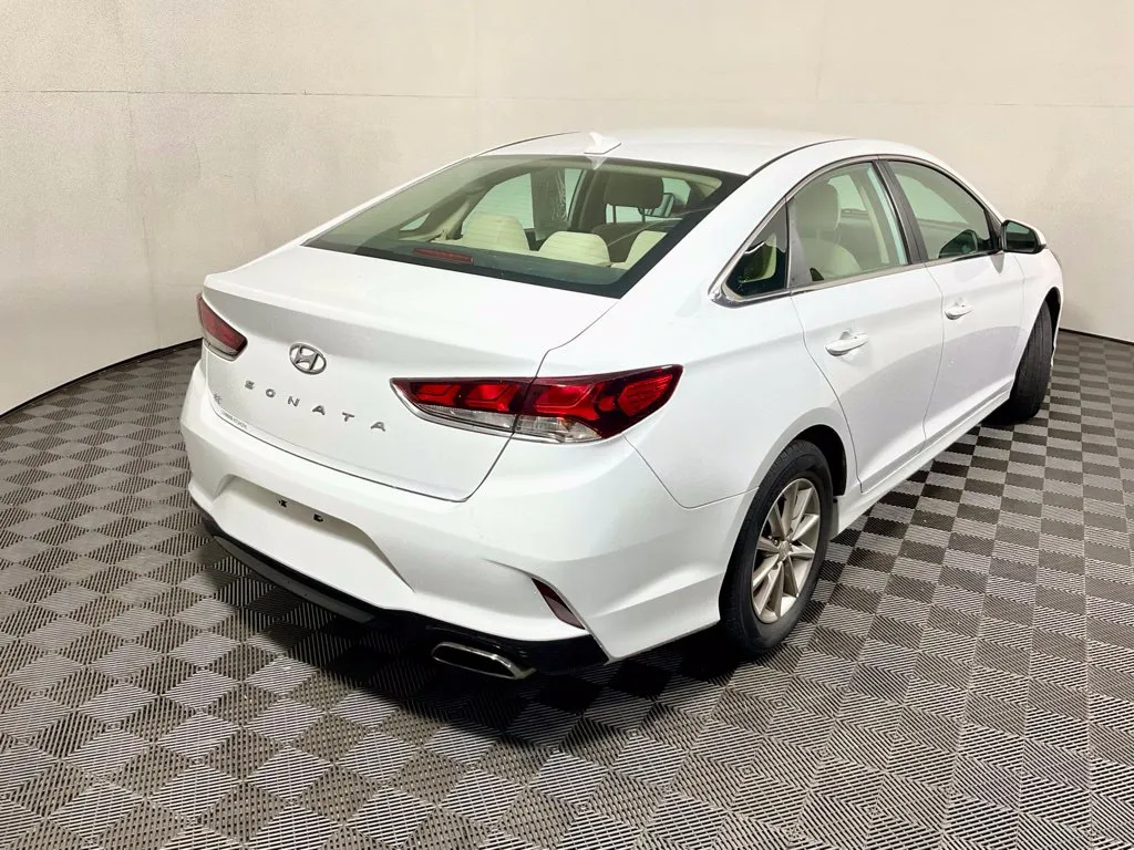 Hyundai Sonata photo 16