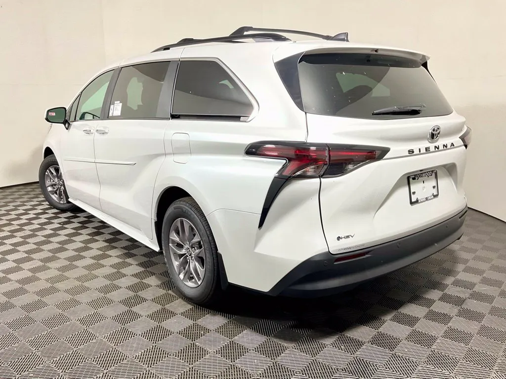 Toyota Sienna photo 13