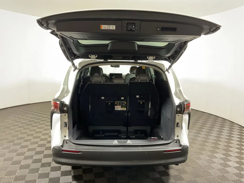 Toyota Sienna photo 16