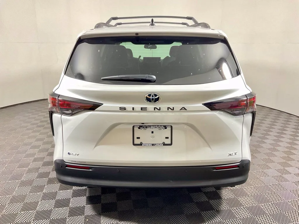 Toyota Sienna photo 15