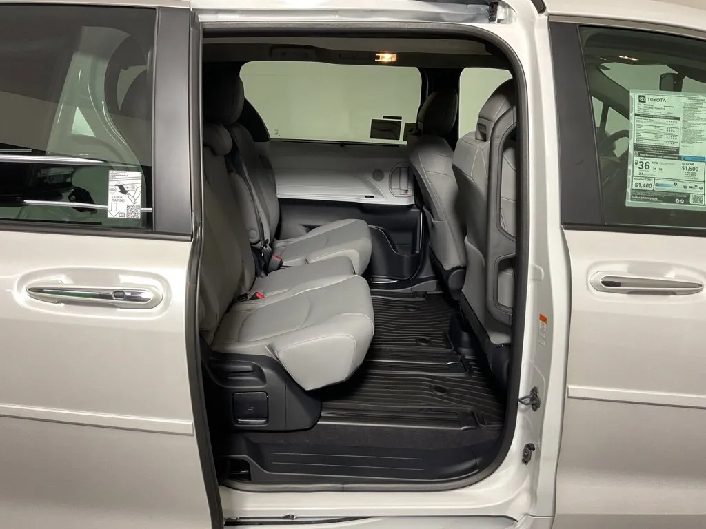 Toyota Sienna photo 35