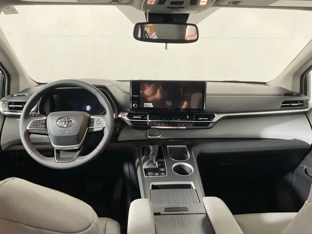 Toyota Sienna photo 24