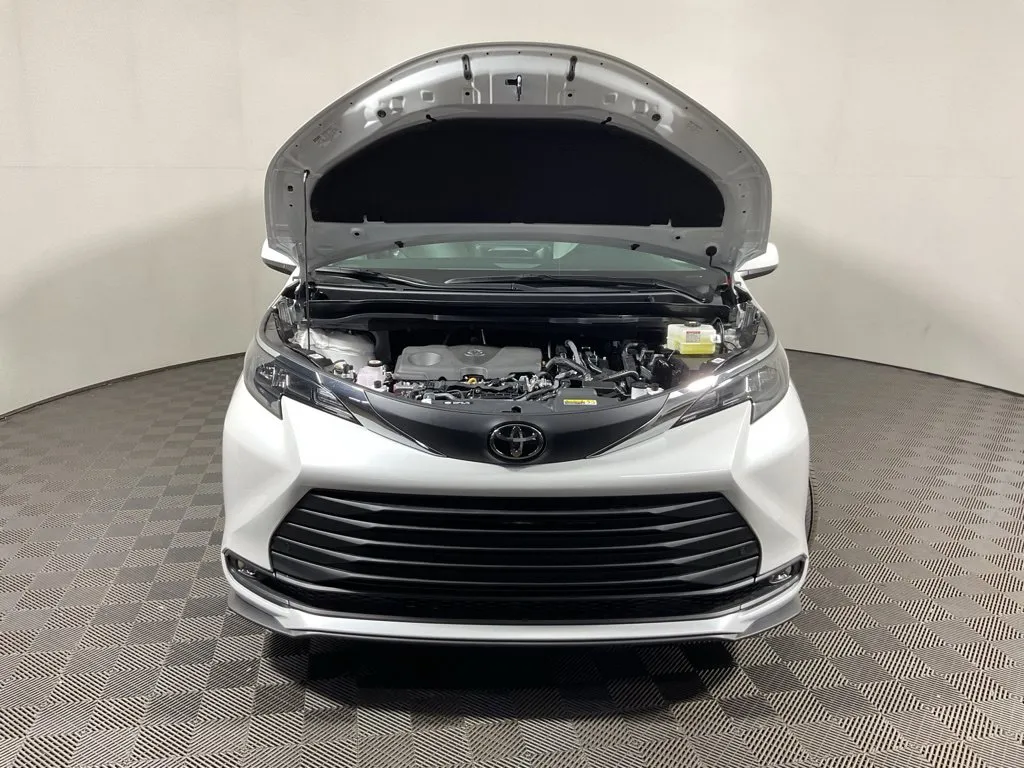 Toyota Sienna photo 11