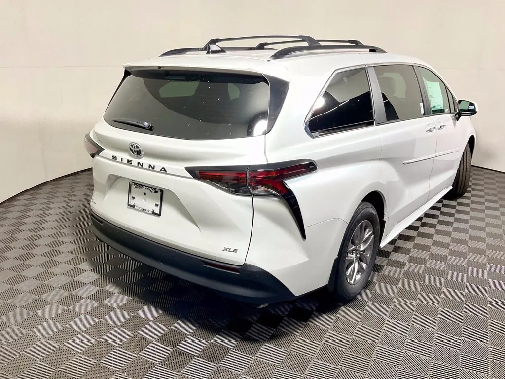 Toyota Sienna photo 19