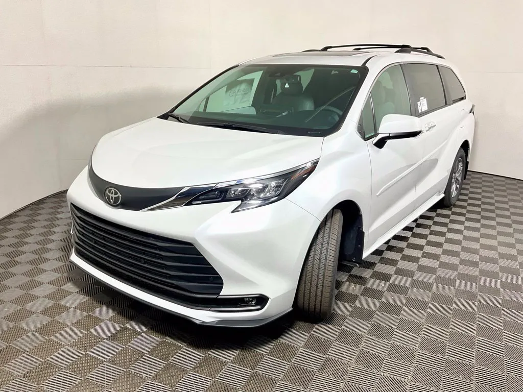 Toyota Sienna photo 12