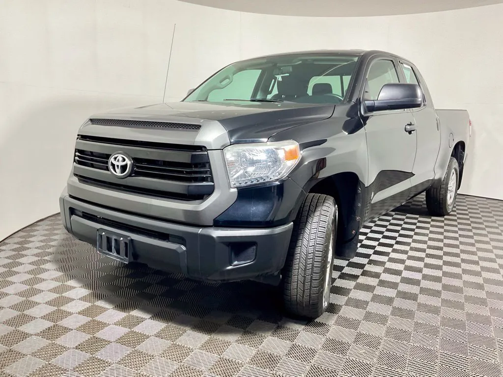 Toyota Tundra photo 2
