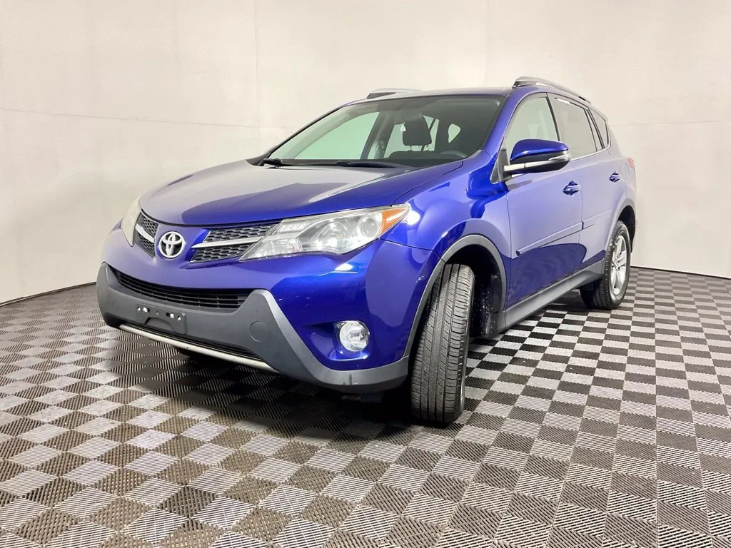 Toyota RAV4 photo 2