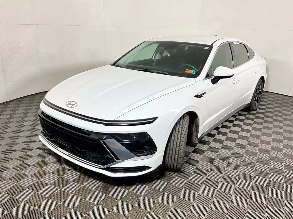 Hyundai Sonata photo 9